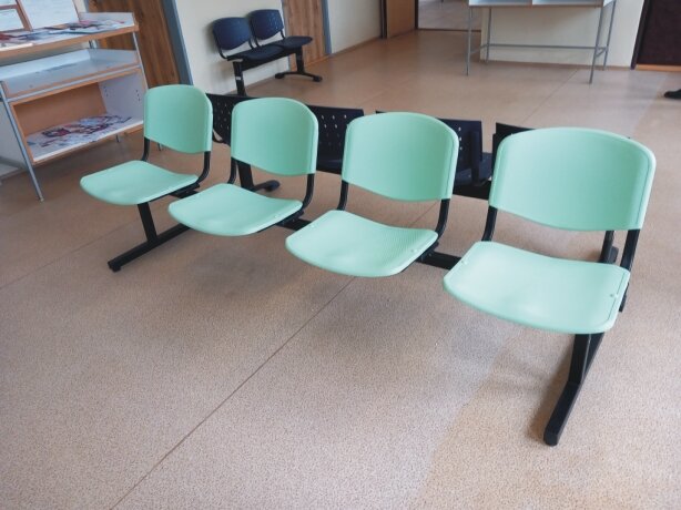 plastové multisedáky do čekáren